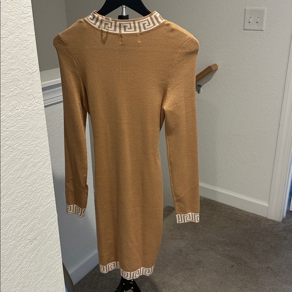 Chic Tan Long Sleeve Dress with Greek Key Design BNWOT - Picture 5 of 5